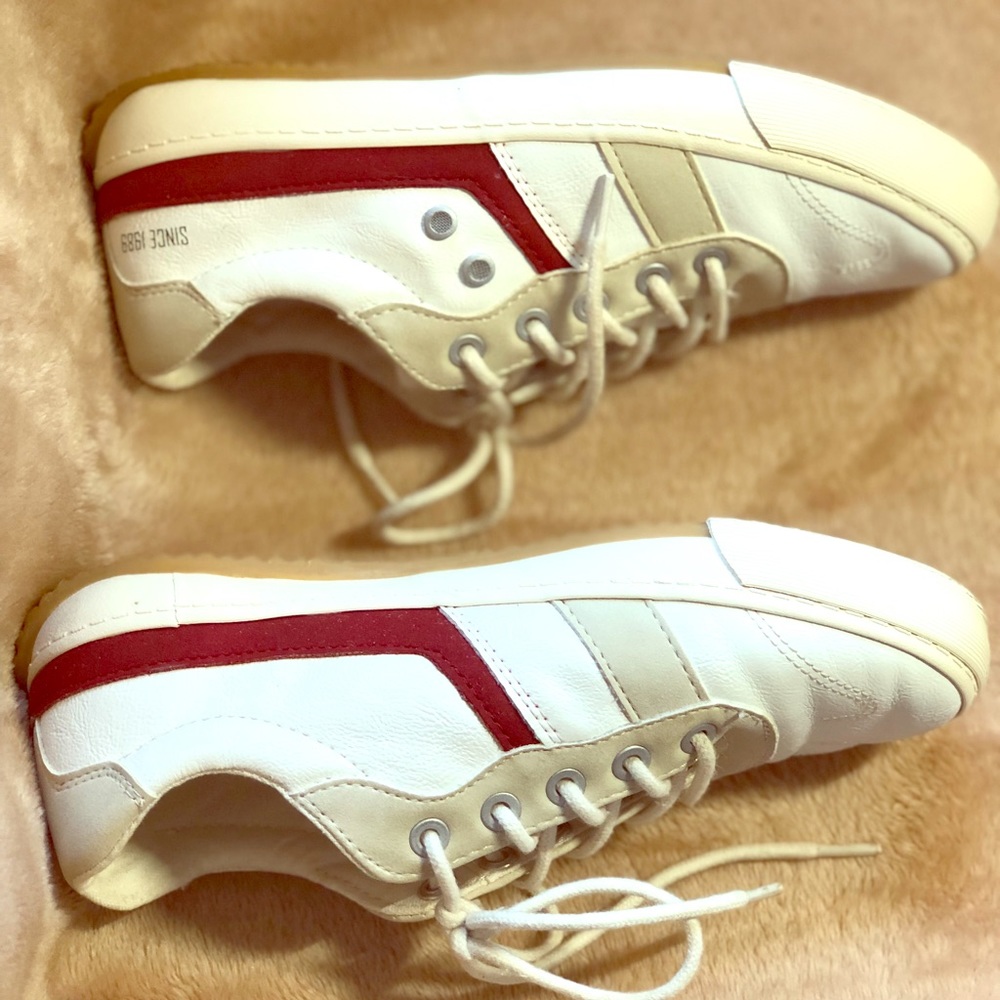 Sneakers with Stripe detail
